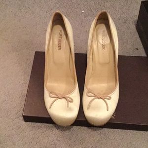 Entrancing Beige Fabric Court Shoes